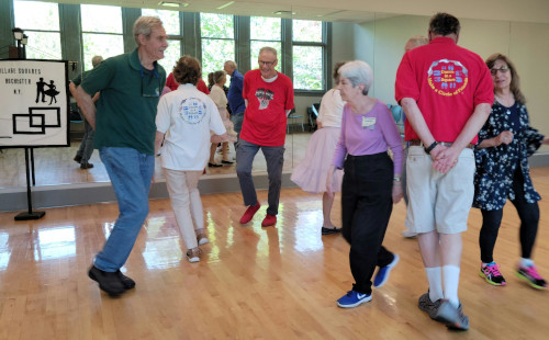 202306-VS-Dancing-b.jpg